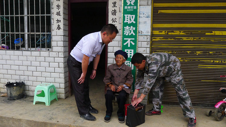 愛(ài)心捐贈(zèng)，溫暖社會(huì)，身懷著強(qiáng)烈的社會(huì)責(zé)任感